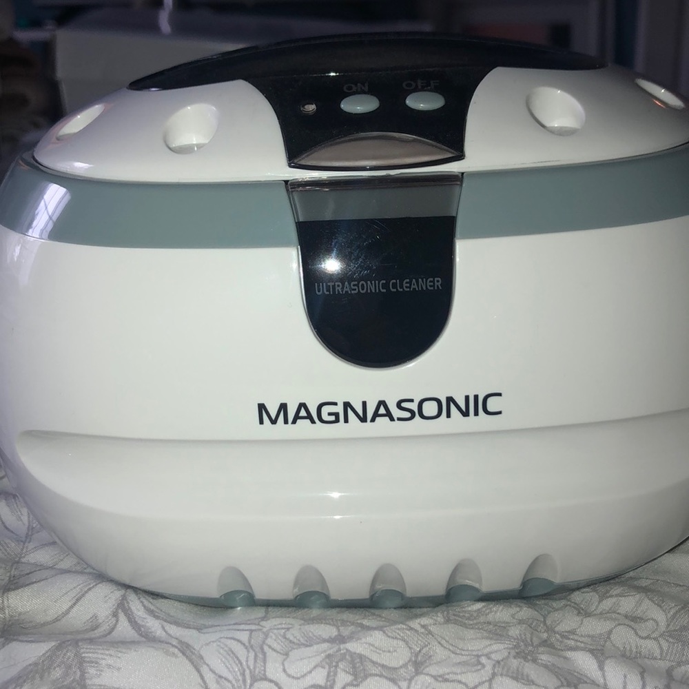 Jewelry cleaner - only used a few times!